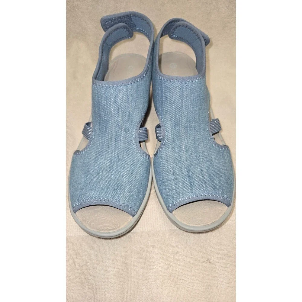 BZEES Dream Ankle Wedge Sandals Machine Washable Denim Blue Size 9 NWOT